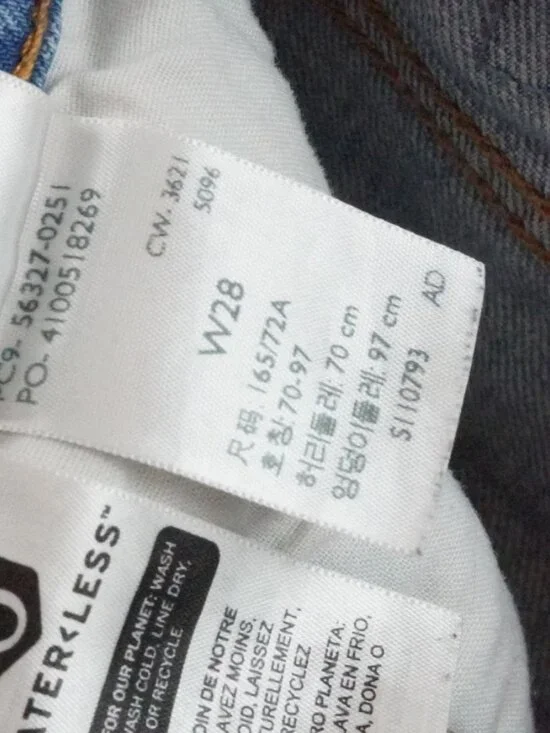 Levi's 501 High Rise Cutoff Shorts Womens 28 Light Wash - Picture 4 of 10